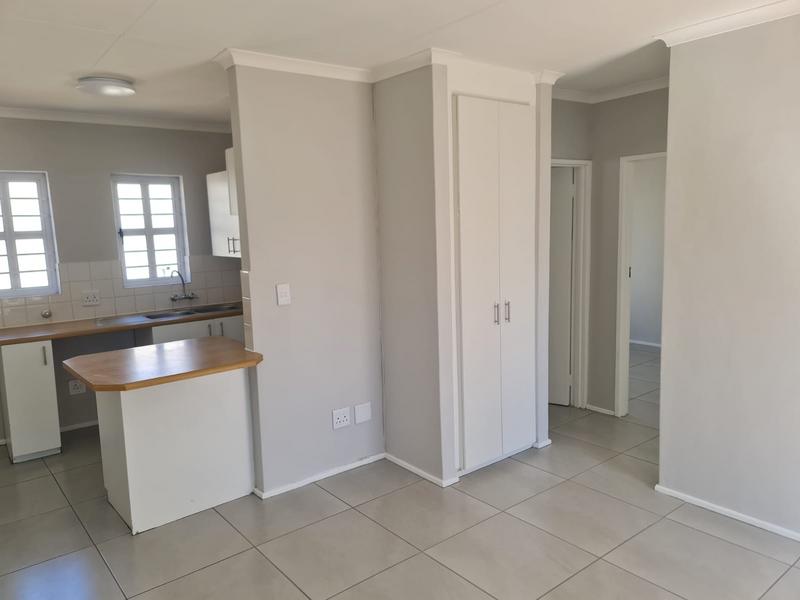 To Let 2 Bedroom Property for Rent in Oakglen Western Cape